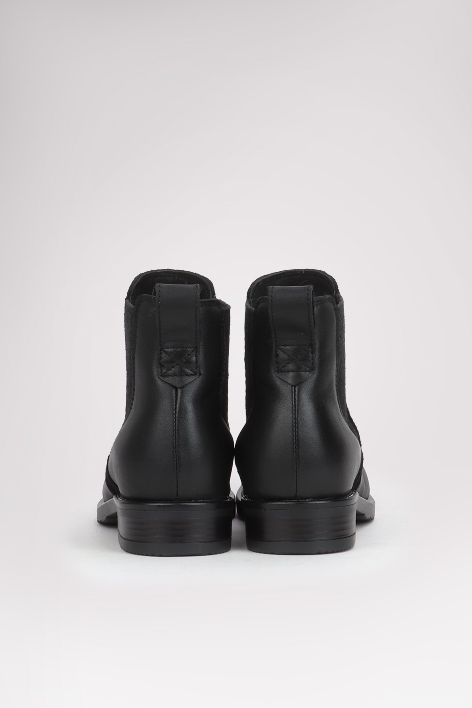 Chelsea Women's Heritage Pull-Up Boot