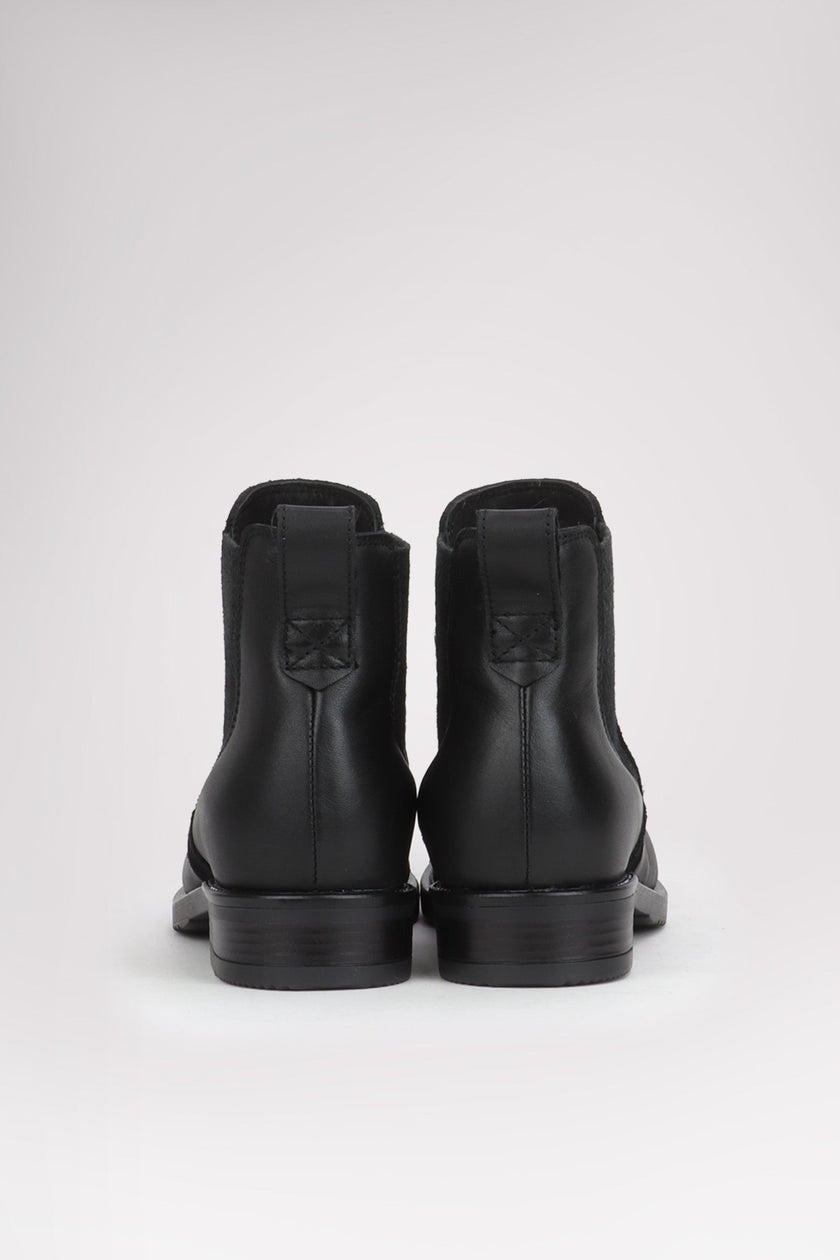 Chelsea Women's Heritage Pull-Up Boot