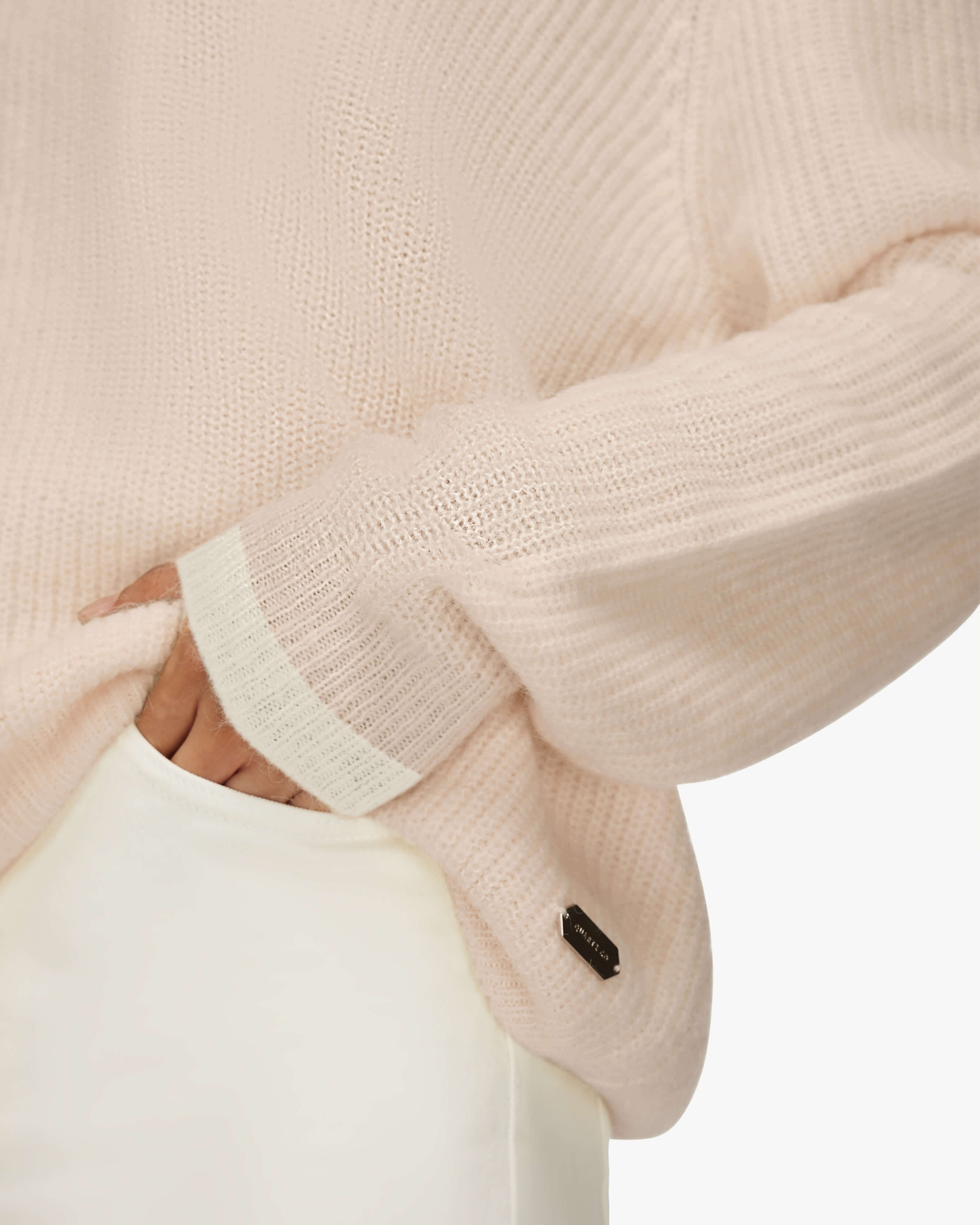 KATRINA | V-neck Sweater