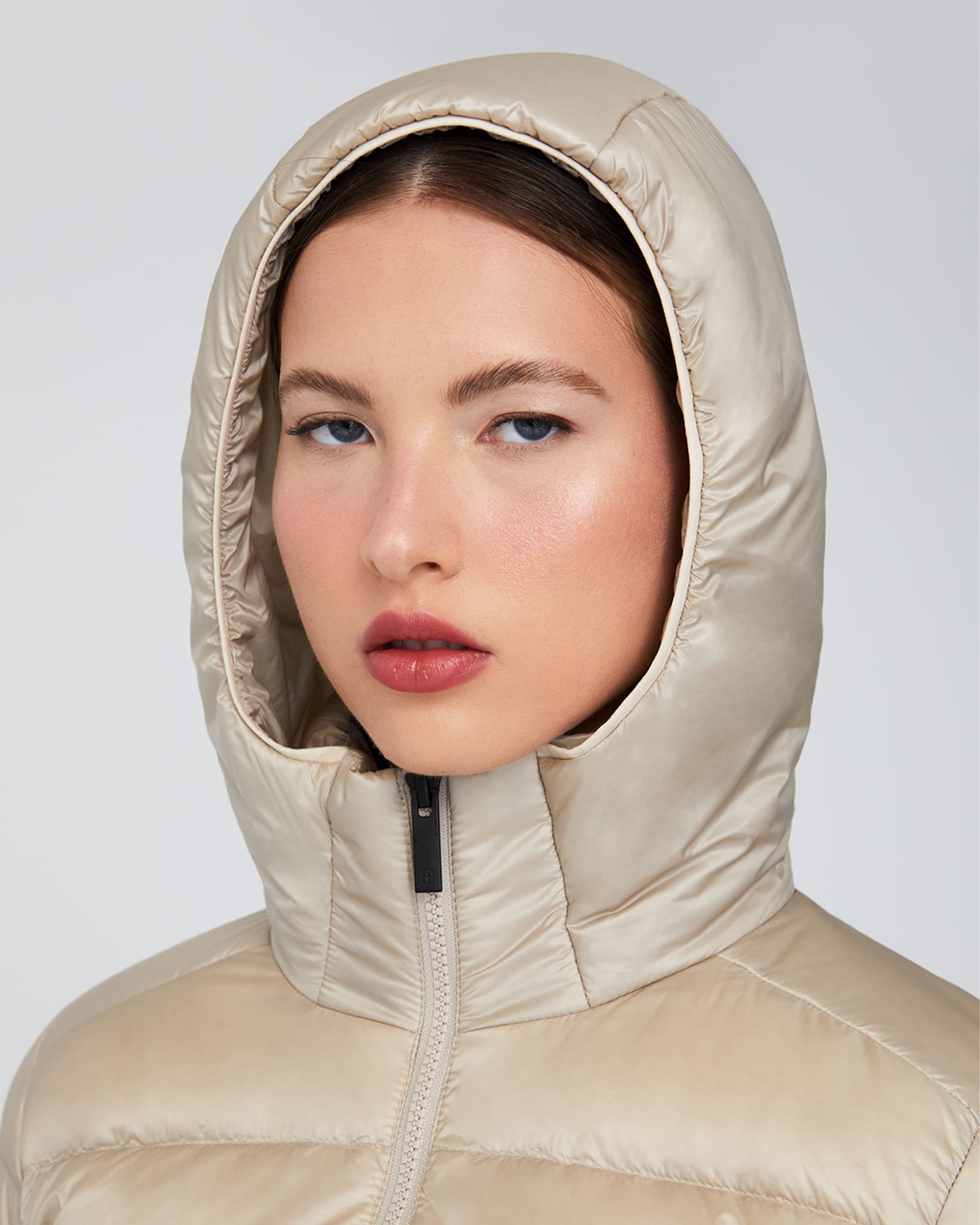 LIVIA MID | Lightweight Hooded Down Jacket